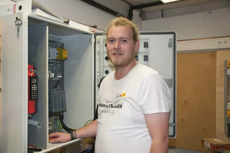 Alexander Bökmann (Nordrhein-Westfalen), Platz 1, Elektroniker Fachrichtung Automatisierungstechnik.