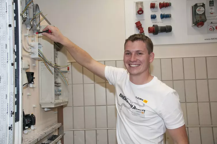 Tobias Bollinger (Baden-Württemberg), Platz 2, Elektroniker Fachrichtung Energie- und Gebäudetechnik.